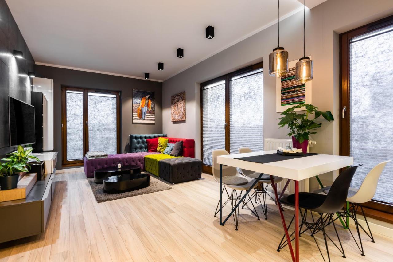 Elegant Business Accommodation With Parking - By Upstairs Cracovia Exterior foto