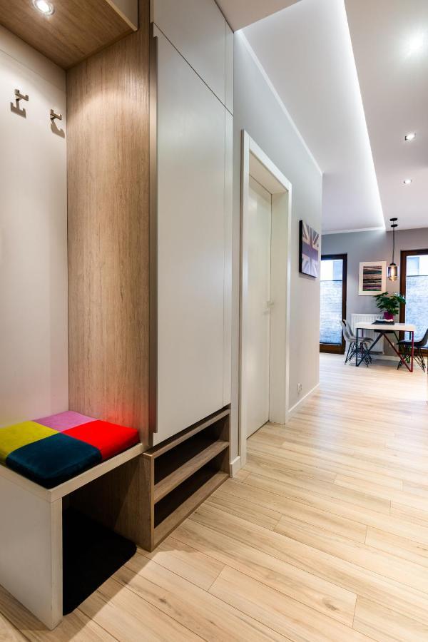 Elegant Business Accommodation With Parking - By Upstairs Cracovia Exterior foto
